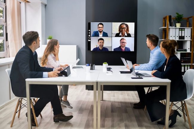 2023 facility management trends: workplace experience tools